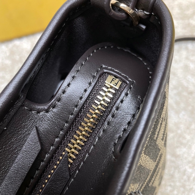 フェンディバッグ素材ディテール